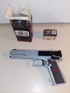 lot 3151 image: Marksman G-2005 Repeater BB Gun and BBs