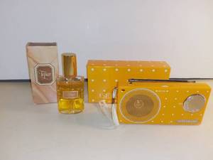 lot 3155 image: Avon Topaze and Estee Lauder AMFM Radio