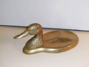 lot 3166 image: Brass Duck Dresser Valet