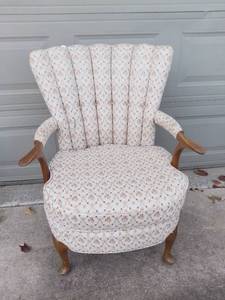 lot 3174 image: Vintage Channel Back Chair