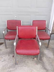 lot 3176 image: Three Vintage Naugahyde Chairs With Chrome Frame
