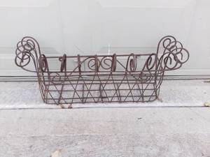 lot 3180 image: Rustic Wire Planter Box