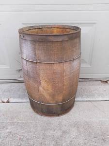 lot 3186 image: Vintage Wood Nail Keg