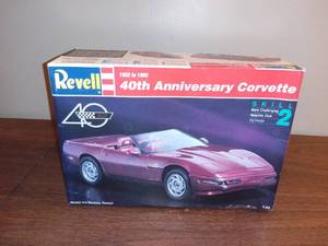lot 2002 image: Revell 40th Anniversary Corvette Model Kit