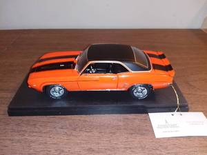 lot 2005 image: Franklin Mint 124 Scale 1969 Chevy Camaro Z-28 - Orange