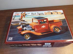 lot 2020 image: Minicraft Rat Trap Pick Em Up Model Kit
