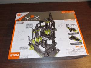 lot 2022 image: Hexbug Robotic Pick and Drop Ball Machine
