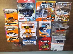 lot 2031 image: Lot of Collectible 164 Scale Cars - Hot Wheels Matchbox M2