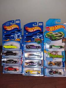 lot 2036 image: Lot of 12 Hot Wheels