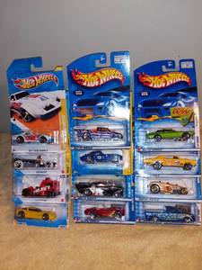 lot 2037 image: Lot of 12 Hot Wheels