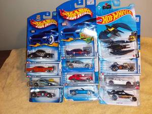 lot 2039 image: Lot of 12 Hot Wheels