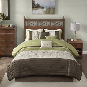lot 9627 image: Madison Park Estella Green 7-piece Comforter Set- Retail$105.99