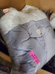 lot 9650 image: IZOD Max Comforter Set