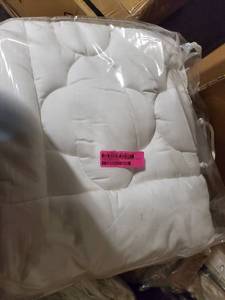 lot 9661 image: Cozy Cassics Billowy Clouds Mattress PA