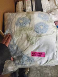 lot 9668 image: Better Trends Bloomfield Bed Spread 