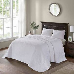 lot 9684 image: Madison Park Quebec 2-Piece Twin Quilted Bedspread Set