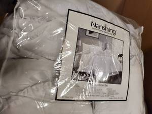 lot 9689 image: Nanshing Merle White 7 PC Comforter Set