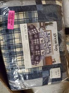 lot 9692 image: Quilt Set