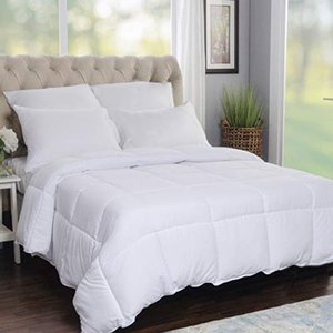 lot 9717 image: SUPERIOR Down Alternative Comforter - Baffle Box Construction, Medium Fill Weight, All Season Comforter, FullQueen (88 x 90)