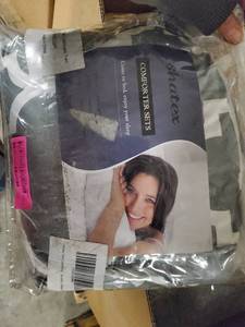 lot 9727 image: Shatex Comforter Set