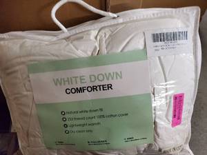 lot 9740 image: White Down Comforter