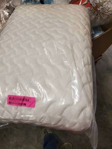 lot 9774 image: Tempura Cloud pillow Soft Standard