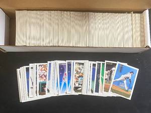 lot 1151 image: 1993 Topps Gold Baseball Lot of Over 700 Cards With Stars and Rookies