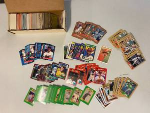 lot 1177 image: 660ct Set Box Full of Rookies, Stars, and Hall of Famers, Will Clark and Mark McGwire Rookies
