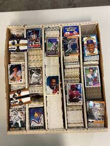 lot 1189 image: 5000ct Unsearched Box of Sports Cards Late 1980s - 1990s