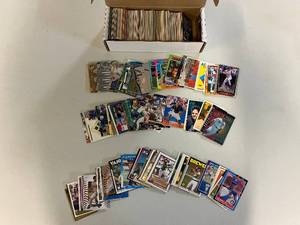 lot 1197 image: 660ct Set Box Full of Rookies, Stars, Inserts and Hall of Famers