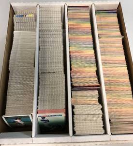 lot 1213 image: Lot of Four Row Box of Baseball Cards Including 1989 Donruss and Fleer and about 600 1985 Topps Basball Cards