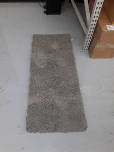 lot 1331 image: Grey Shower rug, Size 58inches L x 23w
