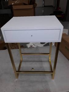 lot 1336 image: Small White Side Table, Size 1ft 22in H x 1 ft W