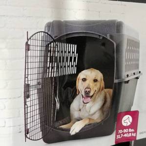 lot 1452 image: Petmate plastic Crate 70-90lbs 39 L