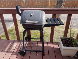 lot 1142 image: RevoAce 26 Mini Barrel Charcoal Grill with Side Shelf, Blk, CBC1760W