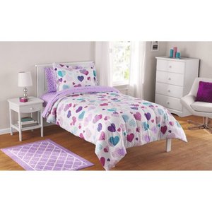 lot 1151 image: Mainstays Kids Hearts Bed-in-a-Bag Complete Bedding Set