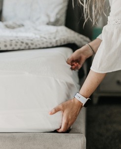 lot 2033 image: eLuxury Terry Cloth Top King Mattress Protector