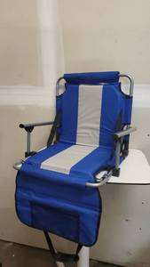 lot 16647 image: Cushioned Foldable Stadium Chair