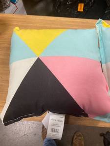 lot 29625 image: Allen Roth Accent Pillow 2 pillows