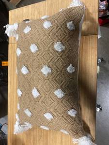 lot 29626 image: Allen Roth Accent pillow
