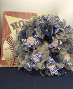 lot 126 image: Canvas Home Run Picture and Beautiful Handmade NY Yankees Wreath