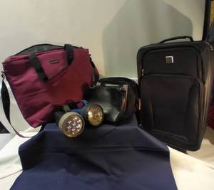 lot 163 image: 10 Clutch Purse, 2 Insulated Coolers, 24 Carry On Luggage and 2 Flashlights