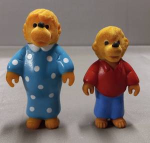 lot 15 image: 1986, McDonalds, Berenstain Bears Collectable, (2 of 3 Pieces Shown- Duplicates)