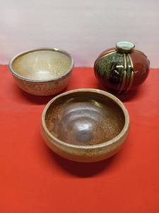 lot 37 image: Ceramic Decorative Bowls(one with a small chip on rim) and a Vase
