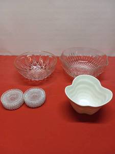 lot 41 image: Cut Glass Bowl,Srt of 8 Cut Glass coasters and a Ceramic Decorative Bowl