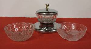 lot 48 image: Godinger Crystal Glass Centerpiece Bowl-Ribbed Silver Plated Base, (5-12X 6-12) 2 Glass Candy Dishes, (5)