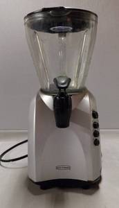 lot 203 image: Frozen Drink Blender