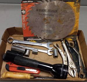 lot 209 image: Garage Lot #3