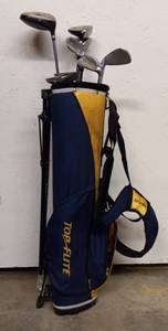 lot 223 image: Top Flight Golf Bag & Clubs
