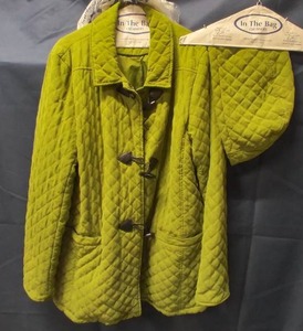 lot 279 image: Freshly Dry Cleaned, Ladies Quilted Pant Coat w Detachable Hood, Size 1X